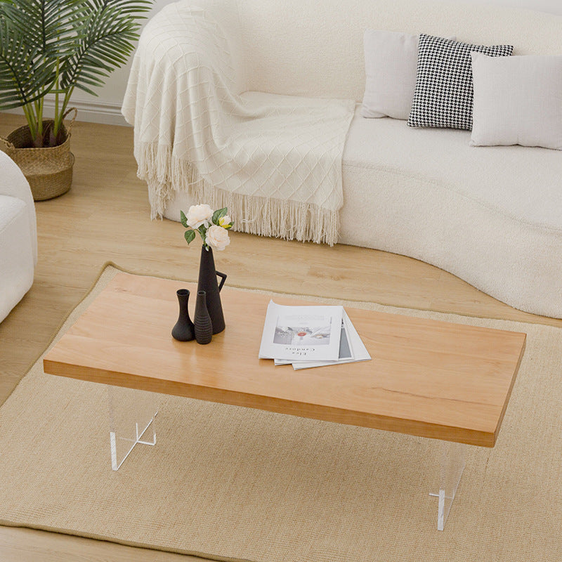 Table basse scandinave avec plateau en bois massif et base en acrylique