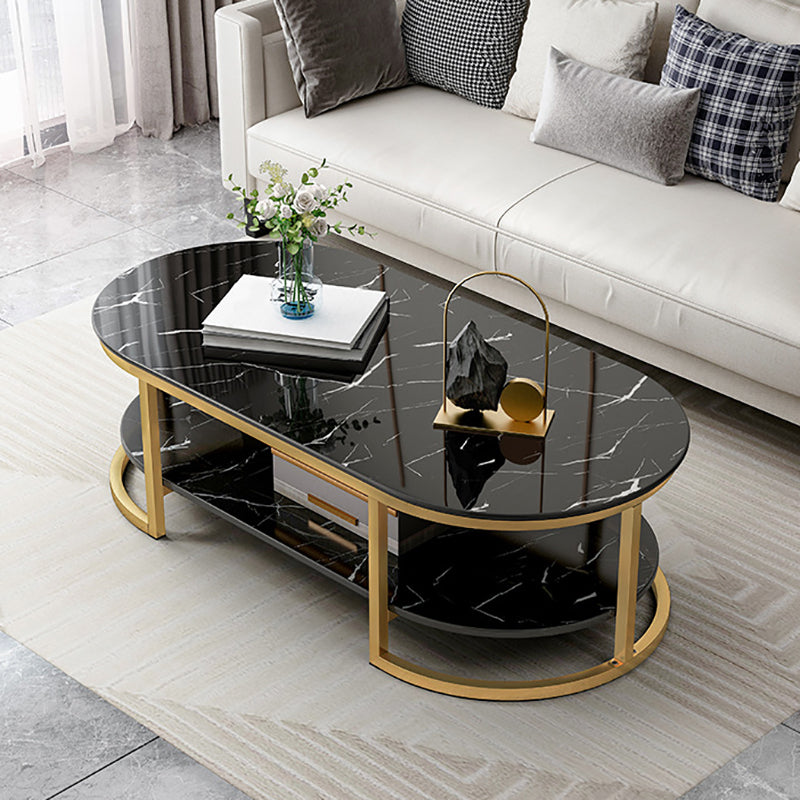 Tavolo da cocktail con vetro ovale contemporaneo con base dorata e scaffale