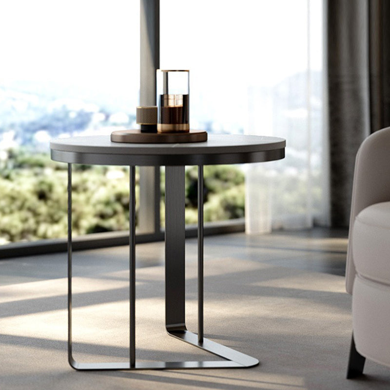 モダンな石トップサイドテーブルラウンドブラック/ゴールドメタリックCテーブル