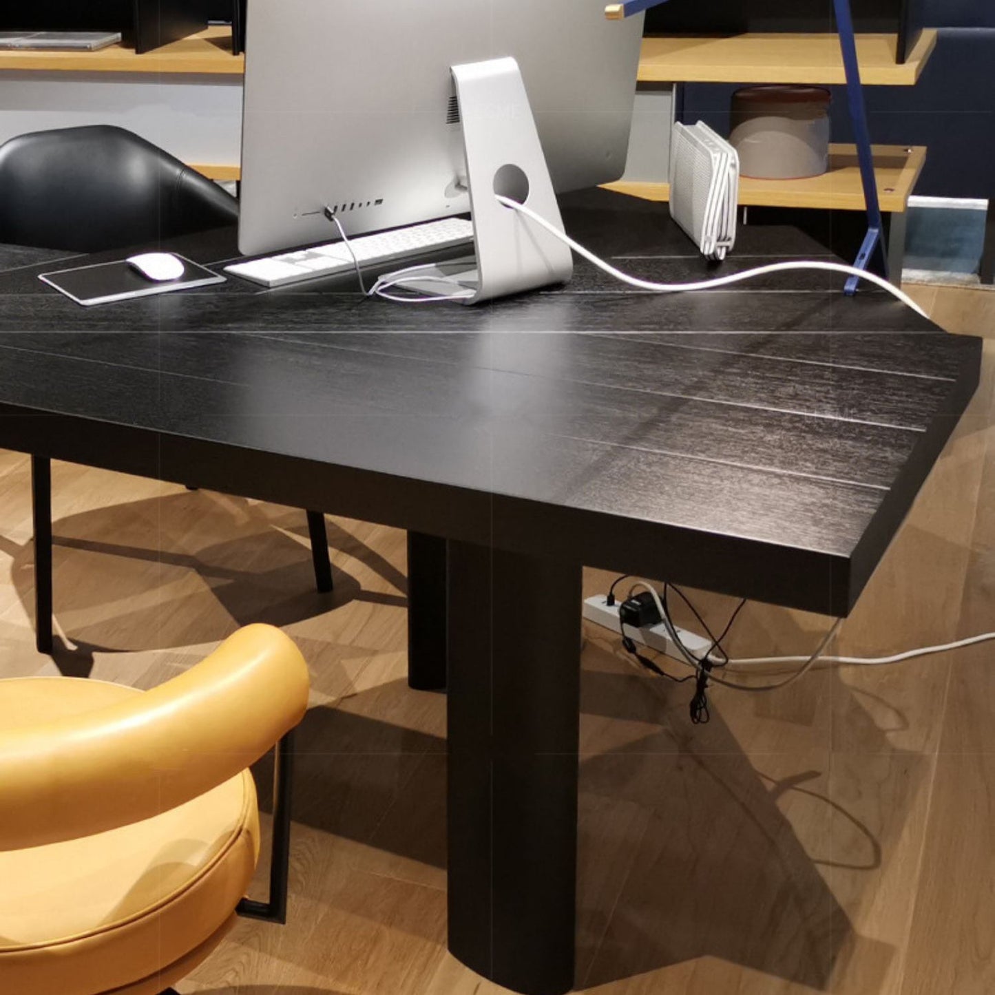 Scrivania di scrittura contemporanea casa in legno massiccio con le gambe