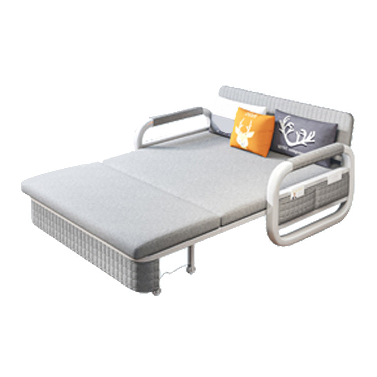 Cuscino incluso divano divano rotondo di bordo rotondo.