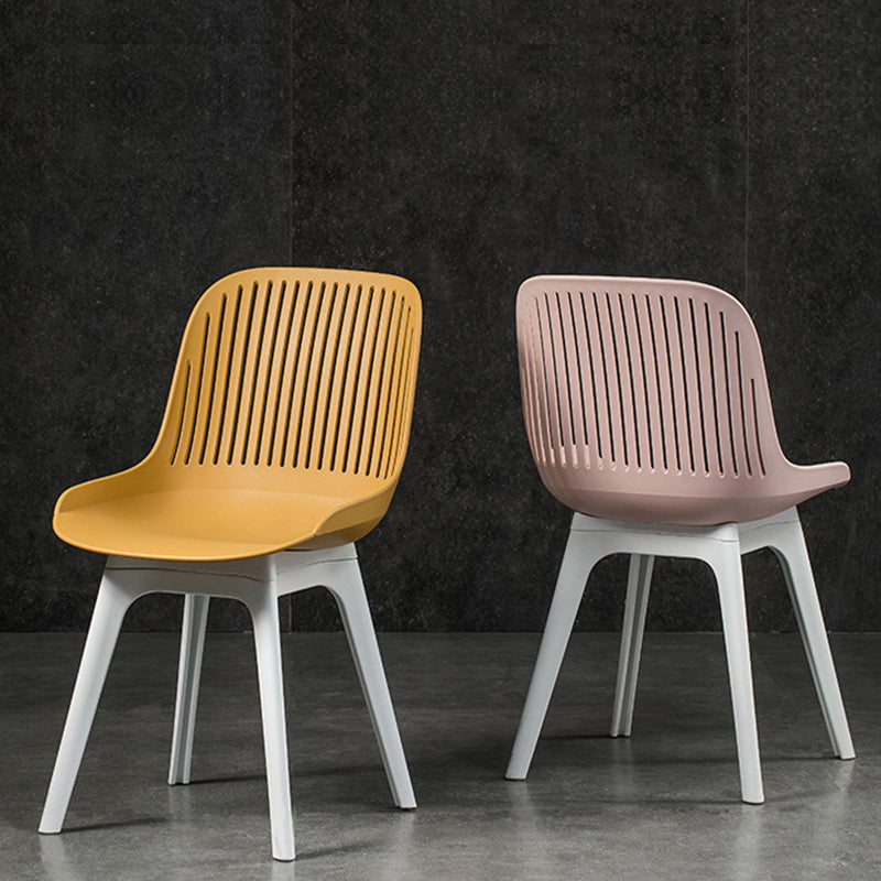 Noordse stijl armloze zijstoelen plastic stoelen met plastic benen voor thuisgebruik