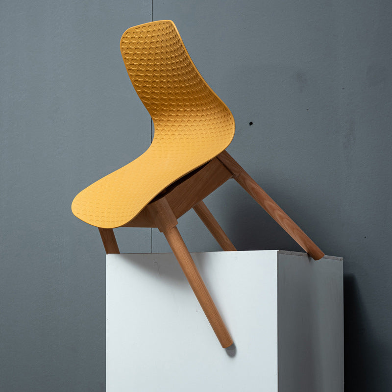 Sedie di plastica in stile nordico sedie laterali senza braccio con gambe in legno per cucina