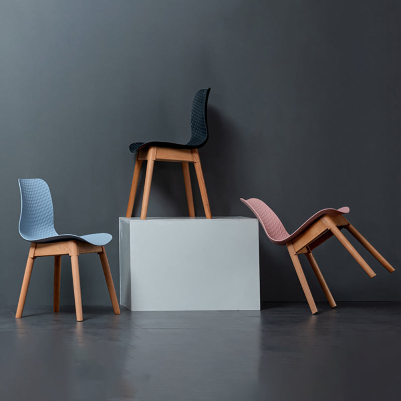 Sedie di plastica in stile nordico sedie laterali senza braccio con gambe in legno per cucina