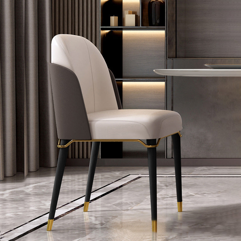 Chaise latéral de style glamour Parsons en cuir en cuir avec des jambes en bois