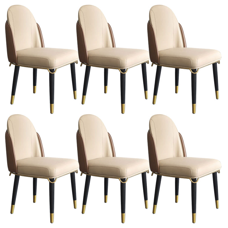 Chaise latéral de style glamour Parsons en cuir en cuir avec des jambes en bois