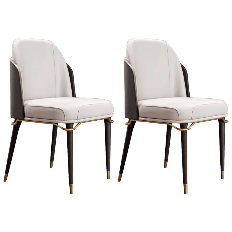 Chaise latéral de style glamour Parsons en cuir en cuir avec des jambes en bois