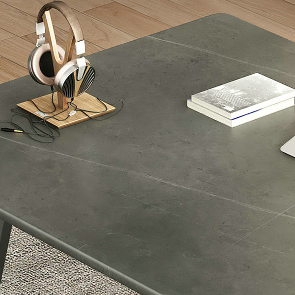 Eigentijdse kantoorbureau antieke afwerking rechthoekige computerbureau