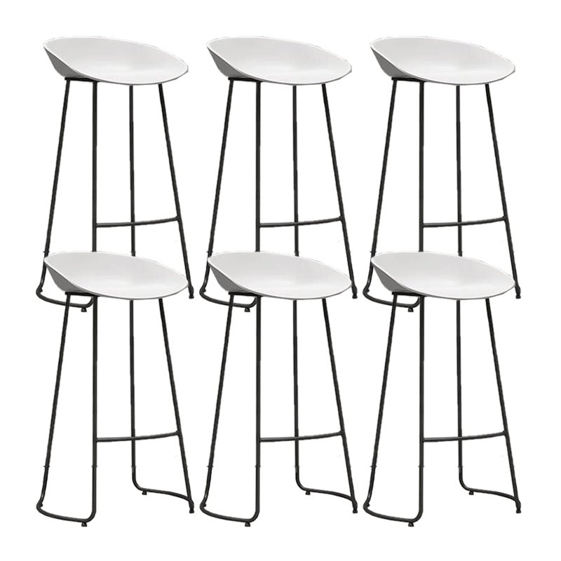 Taburete de bar de metal de estilo moderno, taburete de plástico con respaldo bajo para restaurante