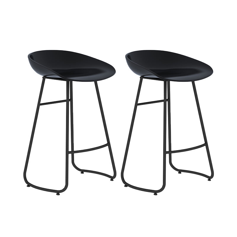 Taburete de bar de metal de estilo moderno, taburete de plástico con respaldo bajo para restaurante