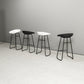 Taburete de bar de metal de estilo moderno, taburete de plástico con respaldo bajo para restaurante