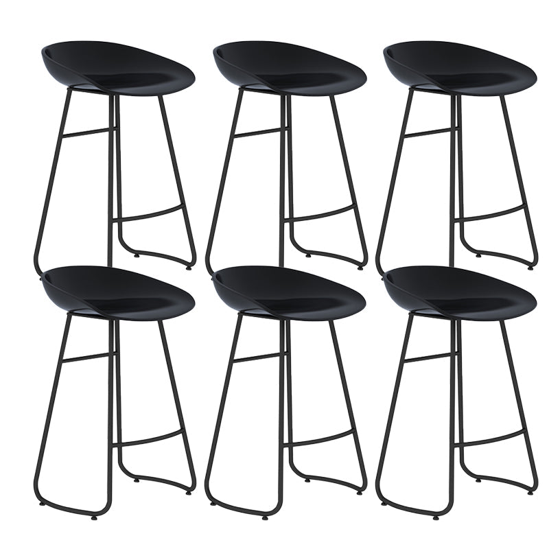 Taburete de bar de metal de estilo moderno, taburete de plástico con respaldo bajo para restaurante