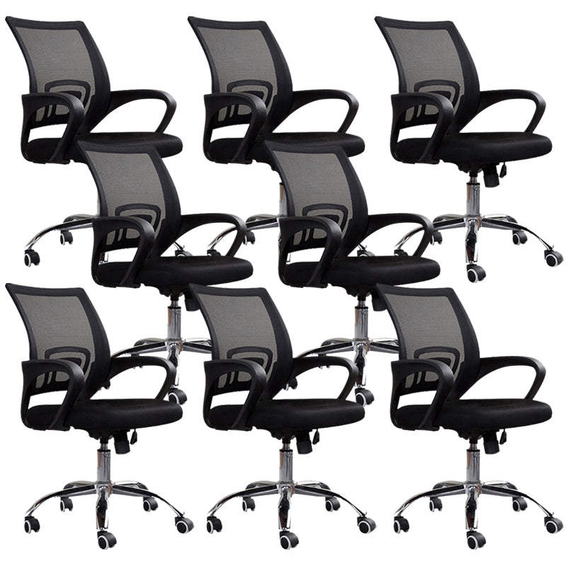 Silla moderna con brazos incluidos, silla de escritorio de malla con respaldo medio para oficina