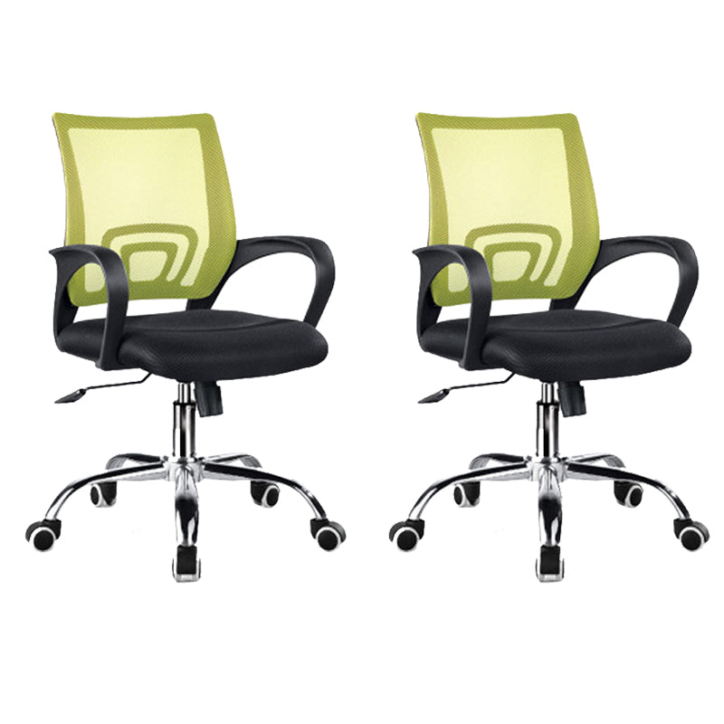 Silla moderna con brazos incluidos, silla de escritorio de malla con respaldo medio para oficina