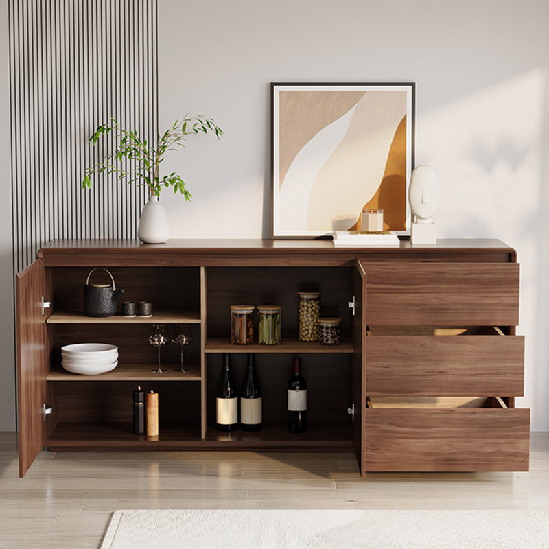 Tampone glam a buffet in legno con armadi e cassetti