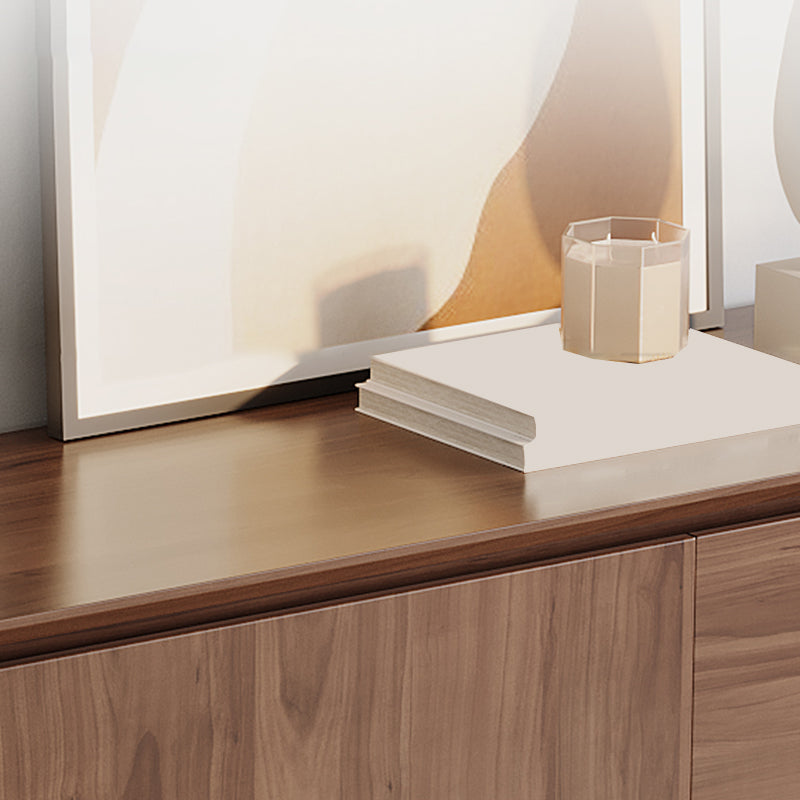 Tampone glam a buffet in legno con armadi e cassetti