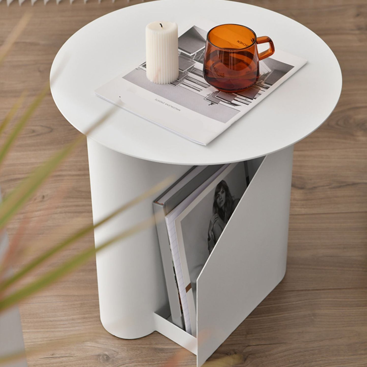 コンテンポラリーラウンドエンド表18.5 "背の高いメタルペデスタルサイドテーブル