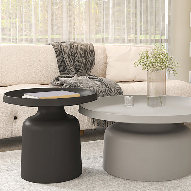 Runder Mid-Century Modern Couchtisch aus Metall mit Sockel und Tablettplatte