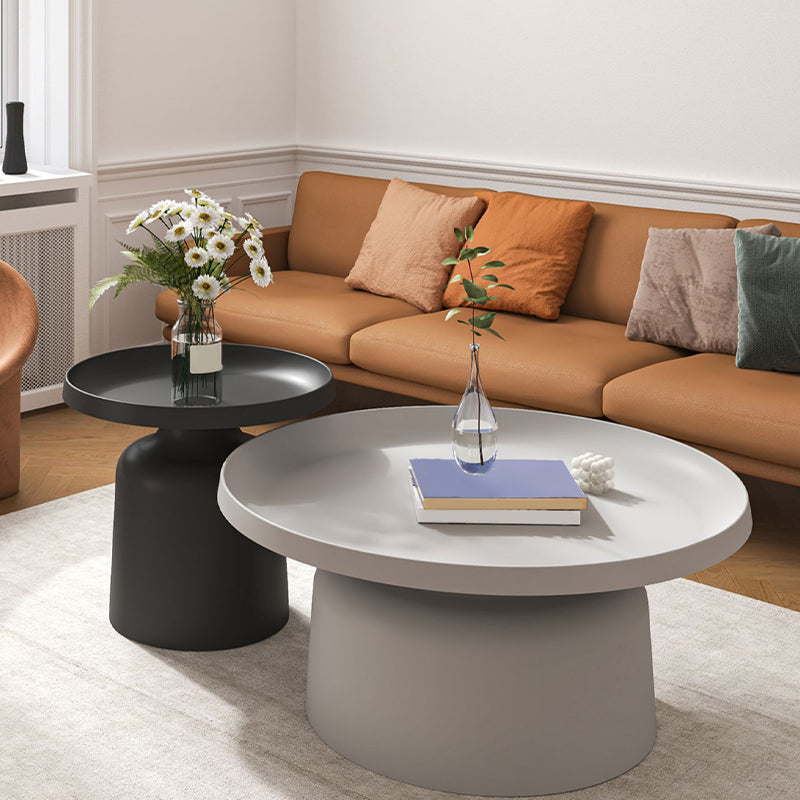 Runder Mid-Century Modern Couchtisch aus Metall mit Sockel und Tablettplatte