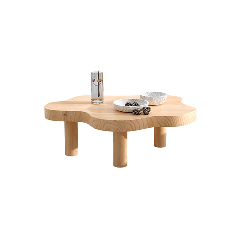 Table basse scandinave de forme libre avec 3 pieds en bois de pin