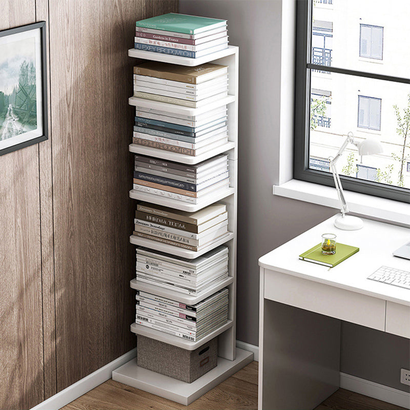 Libreria di libreria contemporanea in legno ingegnerizzato con scaffali