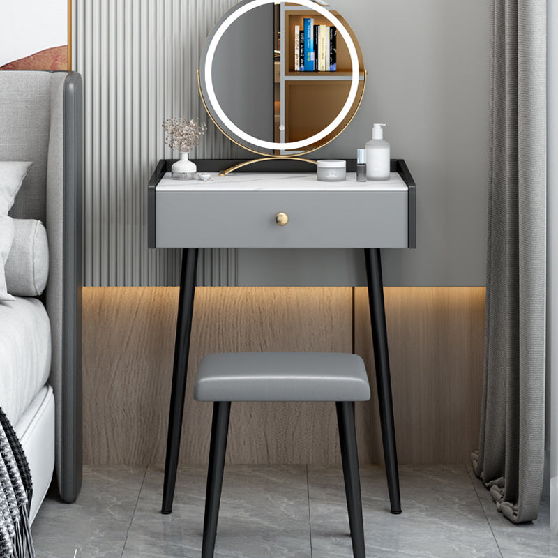 Hedendaagse stenen ijdelheid, opslaglade met ontlasting, zwart/wit