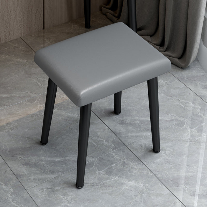 Hedendaagse stenen ijdelheid, opslaglade met ontlasting, zwart/wit