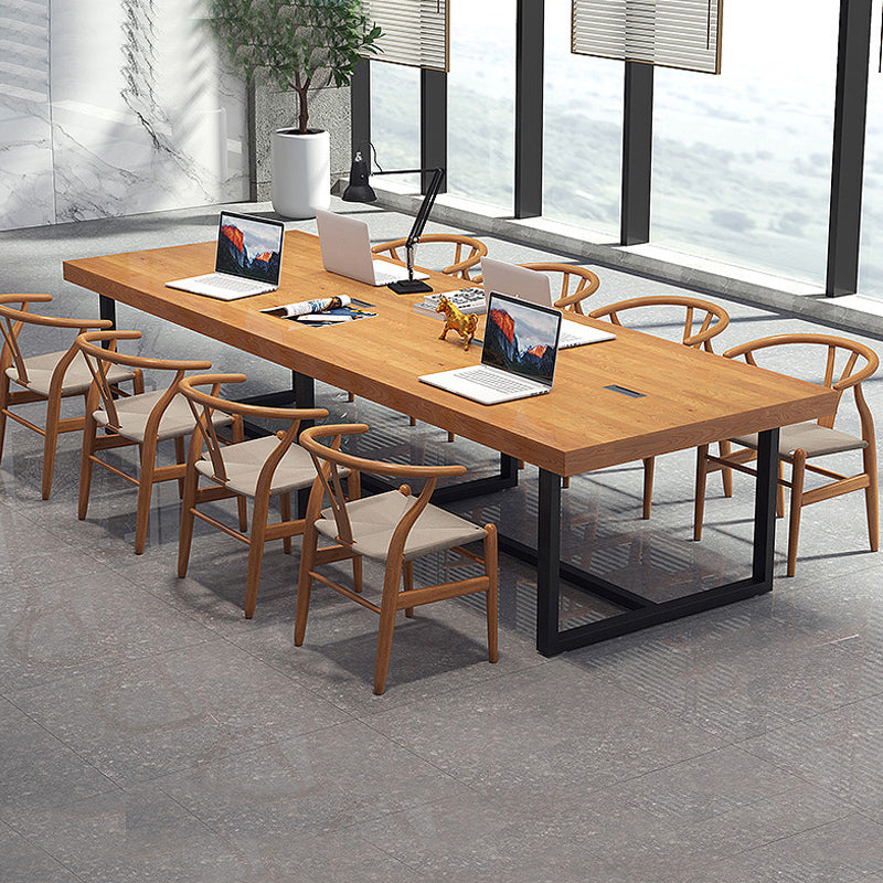 Rechthoekige industriële kantoorbureau massief hout schrijfbureau met metalen benen