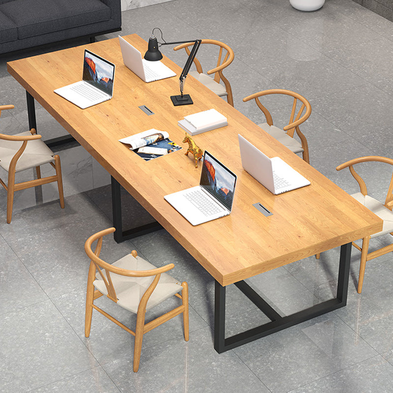 Rechthoekige industriële kantoorbureau massief hout schrijfbureau met metalen benen