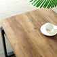 Skandinavischer Couchtisch mit rechteckiger Massivholzplatte und Kufengestell aus Eisen