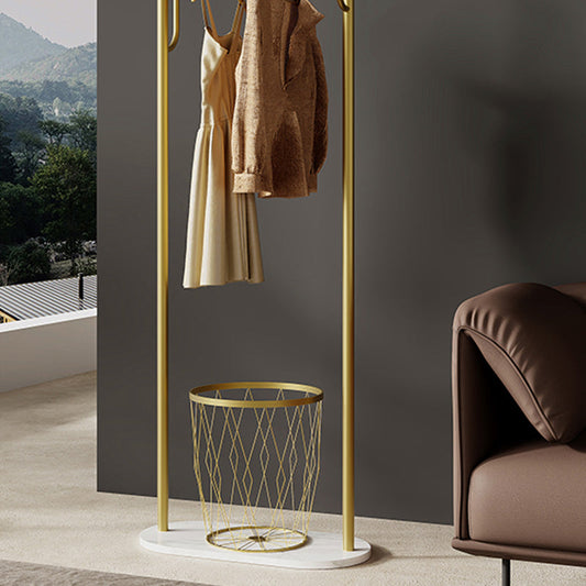 Moderne Metallkleidung Kleiderbügel Normaler Rack mit Marmorboden