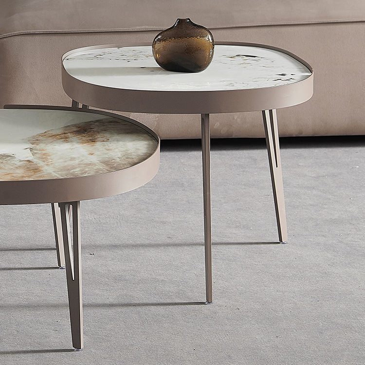 Mesa de cóctel geométrica contemporánea, mesas agrupadas de piedra con 3 patas