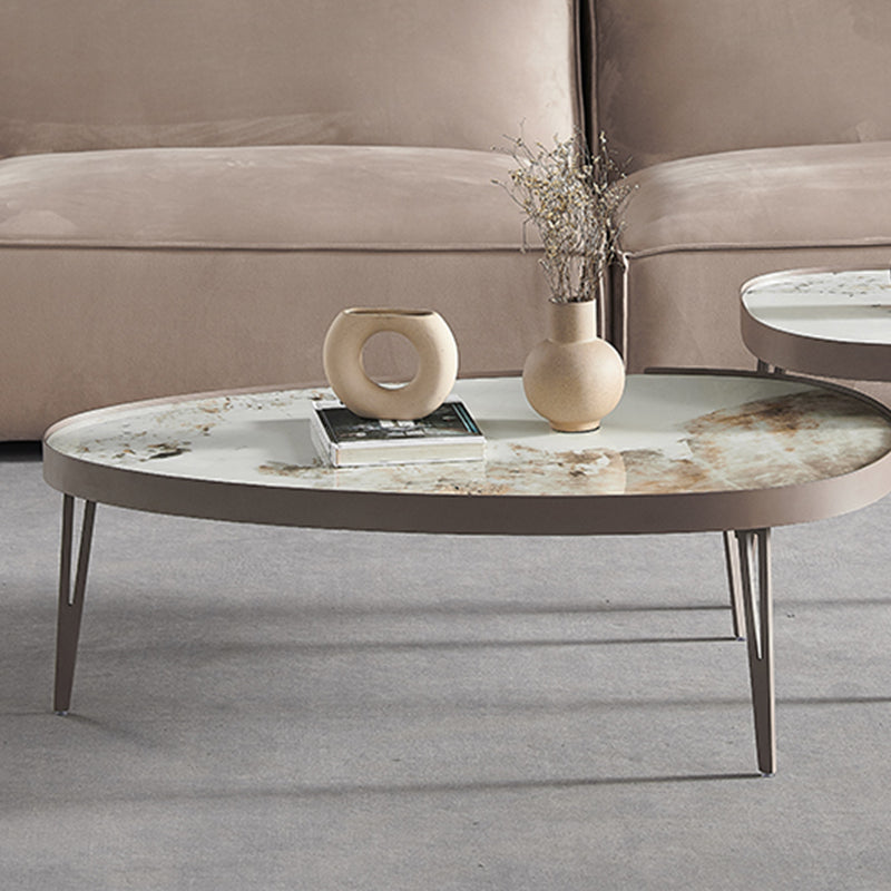 Mesa de cóctel geométrica contemporánea, mesas agrupadas de piedra con 3 patas