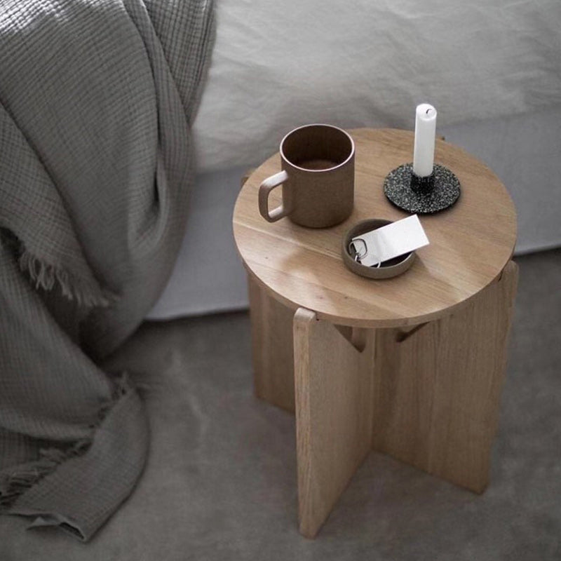 Mesa de centro de madera maciza Mesa de centro o auxiliar redonda contemporánea en negro y natural