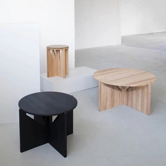 ソリッドウッドコーヒーテーブル黒と自然のエンドテーブルの現代的な丸いコーヒーまたはエンドテーブル