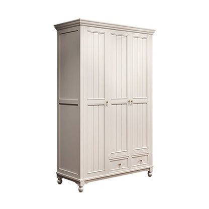 Armoire blanche de campagne française pour chambre à coucher avec des tiroirs