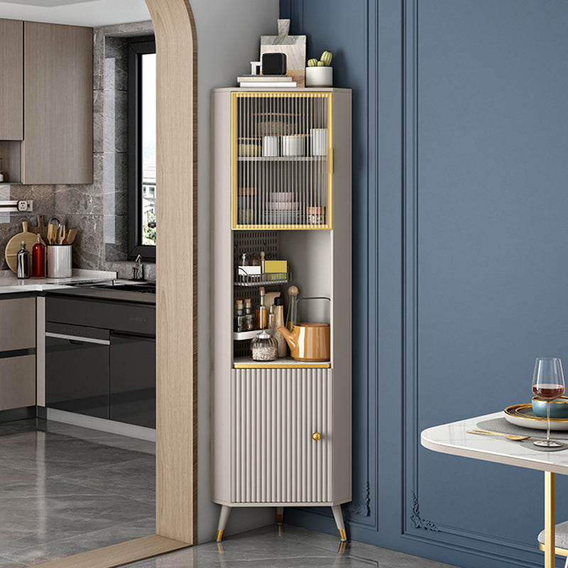 Scheda laterale in pietra a buffet in stile moderno con armadi