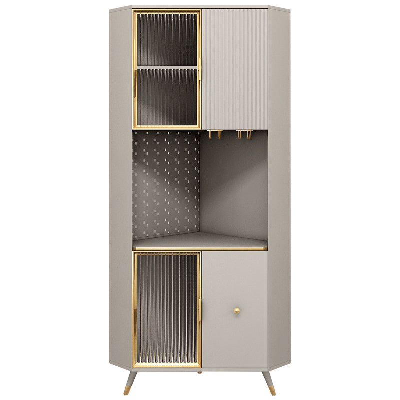 Scheda laterale in pietra a buffet in stile moderno con armadi