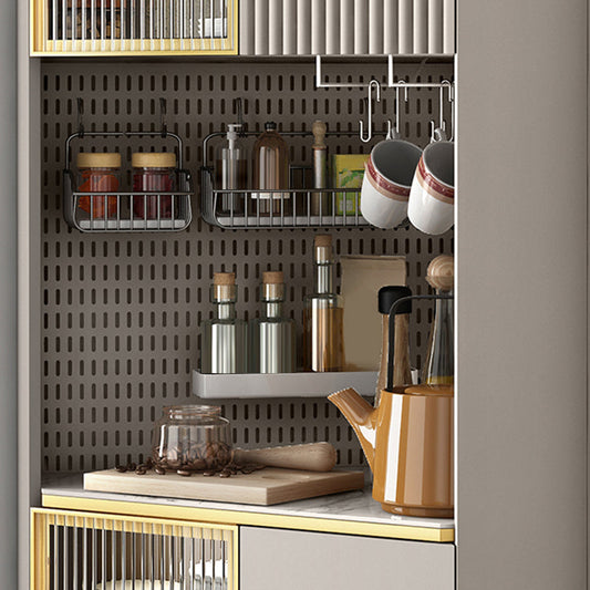 Scheda laterale in pietra a buffet in stile moderno con armadi