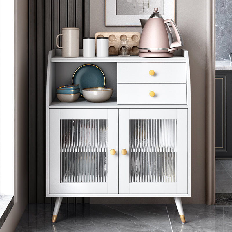 Tavolo da tavolo a buffet in stile glam con armadi e cassetti