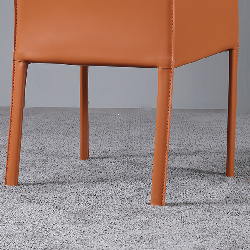 Chaise de bras moderne en cuir chaise à manger intérieure avec base en métal