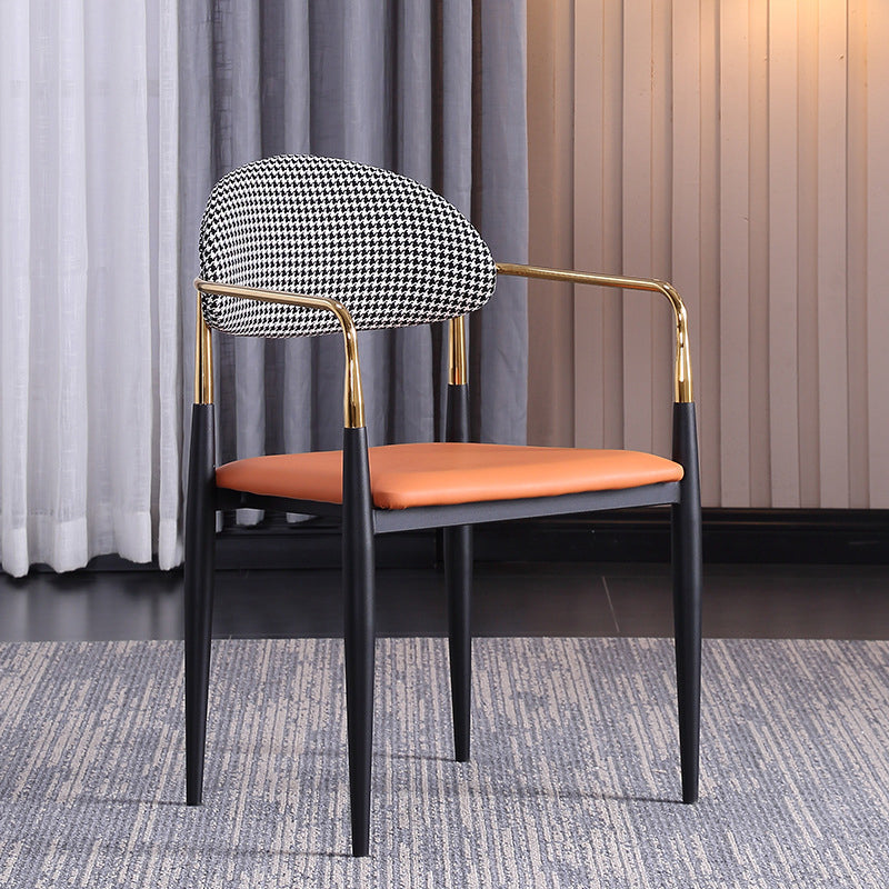 Sedia a braccio glam in pelle sedia da pranzo a base di metallo per sala da pranzo