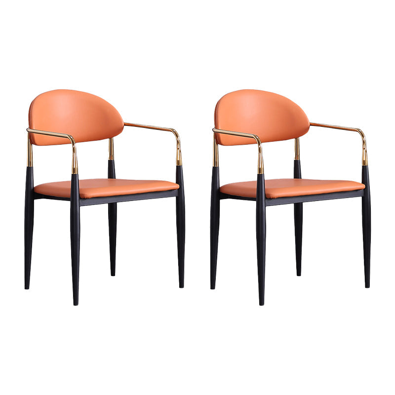 Sedia a braccio glam in pelle sedia da pranzo a base di metallo per sala da pranzo