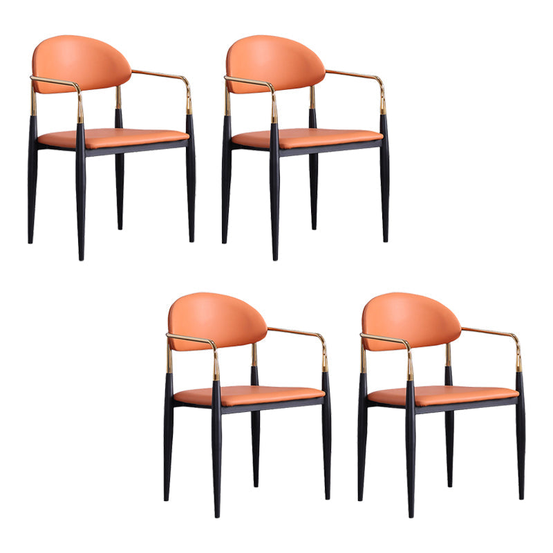 Sedia a braccio glam in pelle sedia da pranzo a base di metallo per sala da pranzo