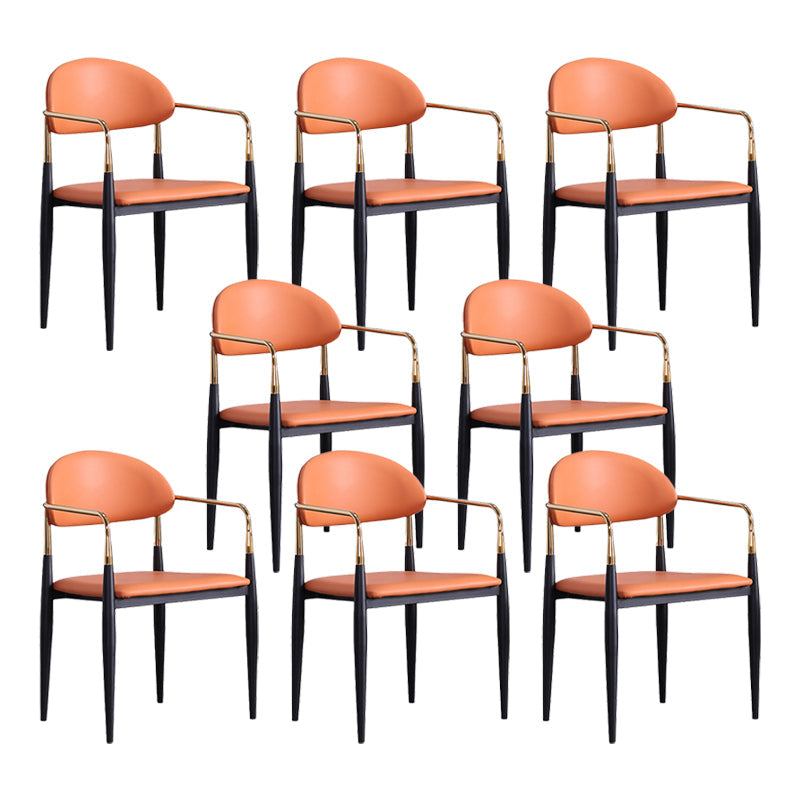 Sedia a braccio glam in pelle sedia da pranzo a base di metallo per sala da pranzo