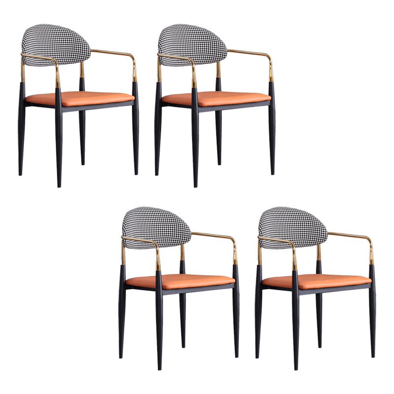 Sedia a braccio glam in pelle sedia da pranzo a base di metallo per sala da pranzo