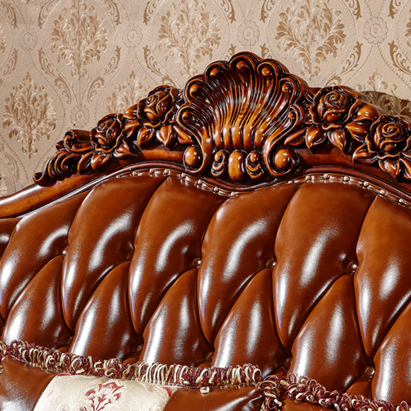 Sofá de brazo acampanado de asiento dividido con mechones clásicos con almohadas en marrón