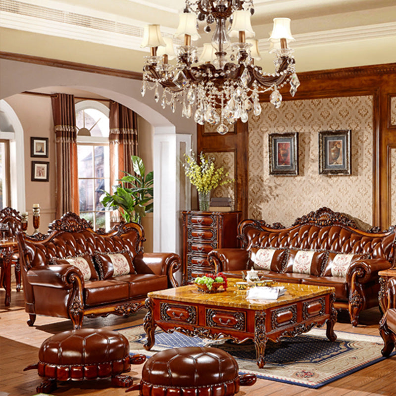 Sofá de brazo acampanado de asiento dividido con mechones clásicos con almohadas en marrón