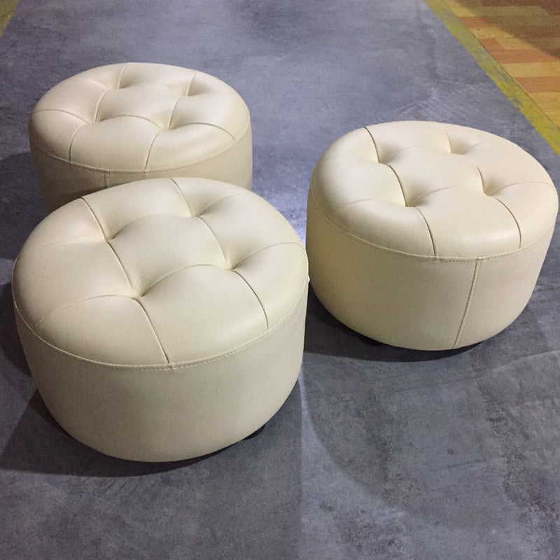 Pouf moderne du milieu du siècle Pouf Ottoman authentique en cuir rembourré de forme de cylindre tufted ottoman
