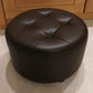 Pouf moderne du milieu du siècle Pouf Ottoman authentique en cuir rembourré de forme de cylindre tufted ottoman